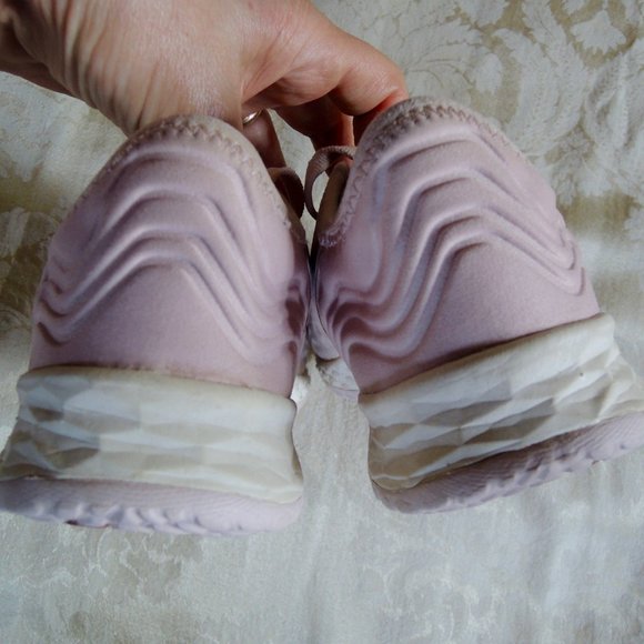 New Balance Pink & White Fresh Foam Athletic Running Shoes 6.5 - Picture 8 of 10